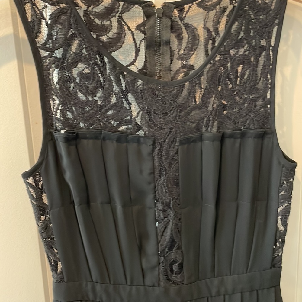 LIKE NEW BCBGeneration Dress Size 2 - Picture 4 of 10